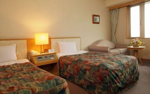Yanai Cruise Hotel