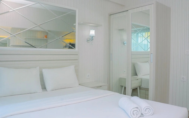 Best Studio with Pool View Springlake Summarecon Apartment
