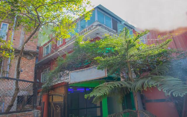 Отель OYO 146 Somewhere Hotel & Resturant Непал, Катманду - отзывы, цены и фото номеров - забронировать отель OYO 146 Somewhere Hotel & Resturant онлайн вид на фасад