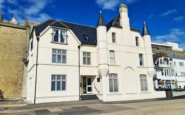 Off the Hook - Luxury Beach Apartment - Sleeps 4