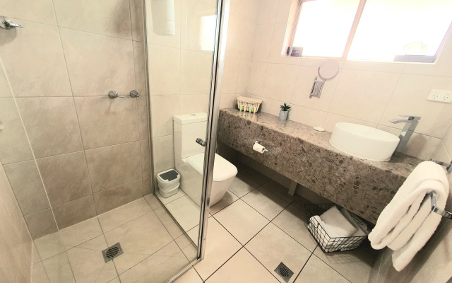 Addison Motor Inn