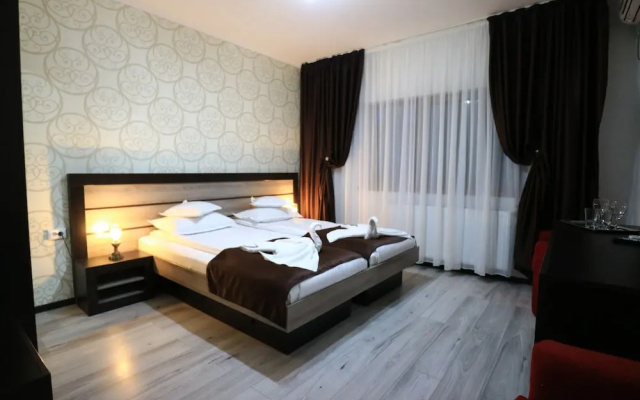 Riverside Hotel