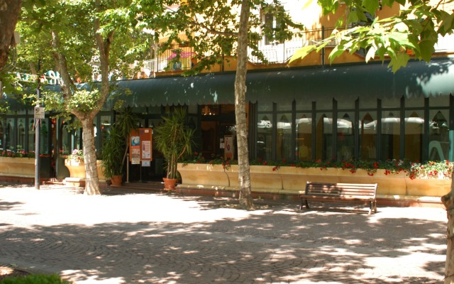 Hotel Dei Platani вид на фасад