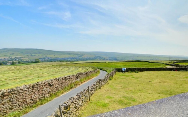 Traditional Holiday Home With Beautiful Views Over Meadows