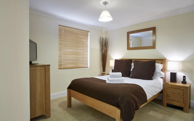 Gowring House Apartments by Esa Bracknell