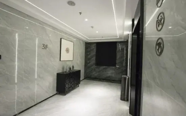 Xili Century Hotel (Hanzhong High-Speed Railway Station)