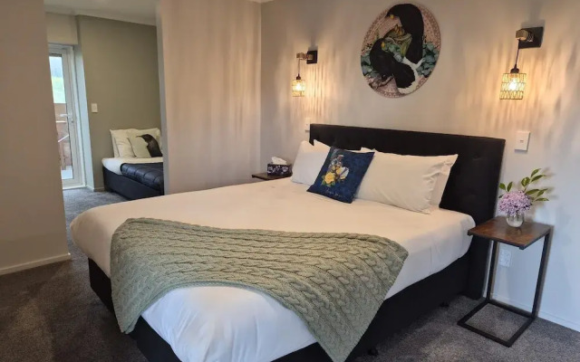 Centrally located Hilltop Apartment