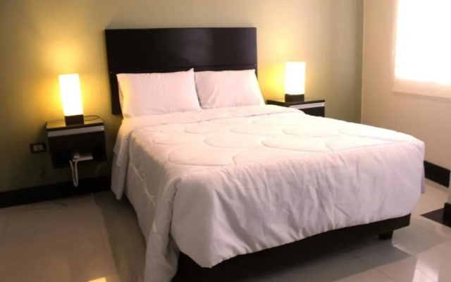 Laurents Deluxe Hotel