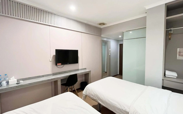 G Hotel