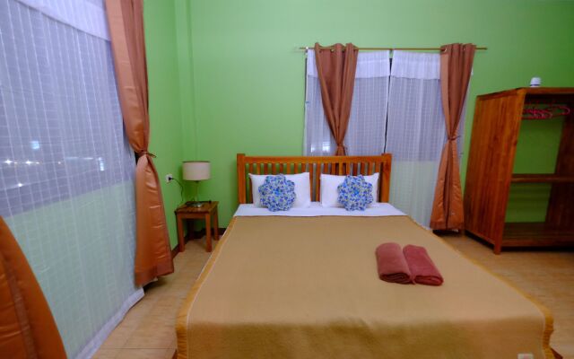 Отель Lanta Ala Guesthouse Ланта комната для гостей