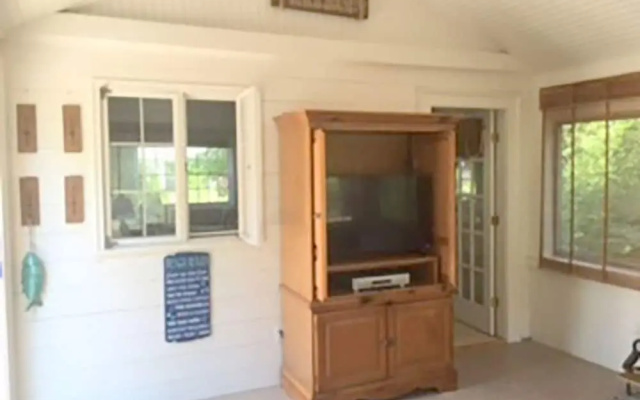 15 Bayberry Rd