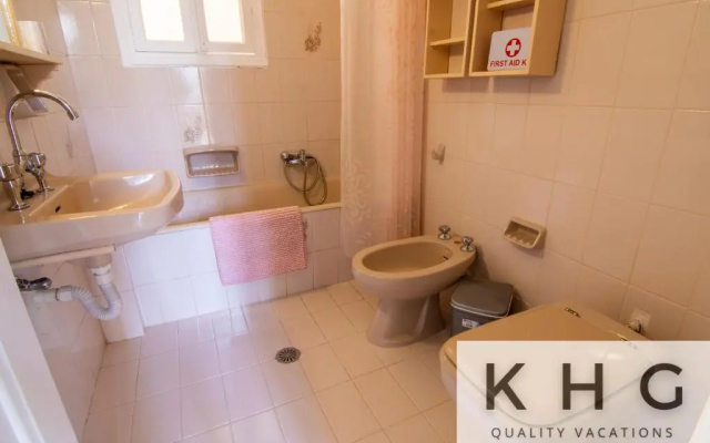 Eleni's super central apartments! 5 minutes walking from everything!