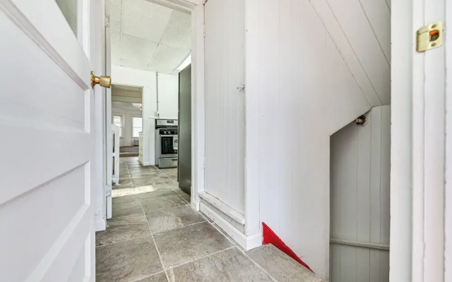 Schenectady Vacation Rental ~ 18 Mi to Albany!