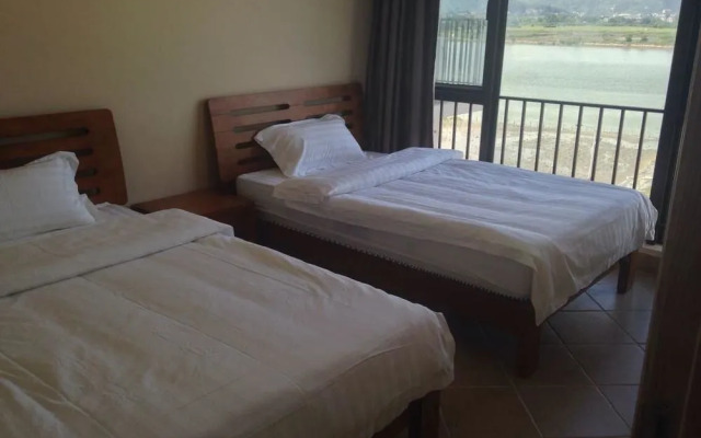 Shuanghai Holiday Hotel
