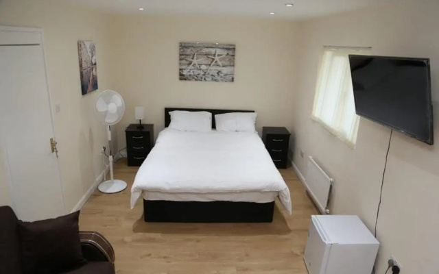 A A Guest Rooms Thamesmead