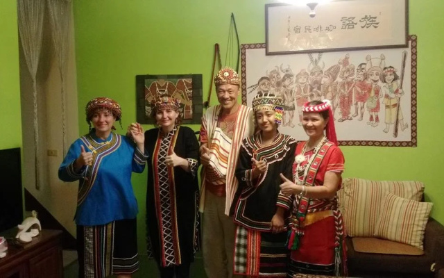 Coffee houses ethnic language