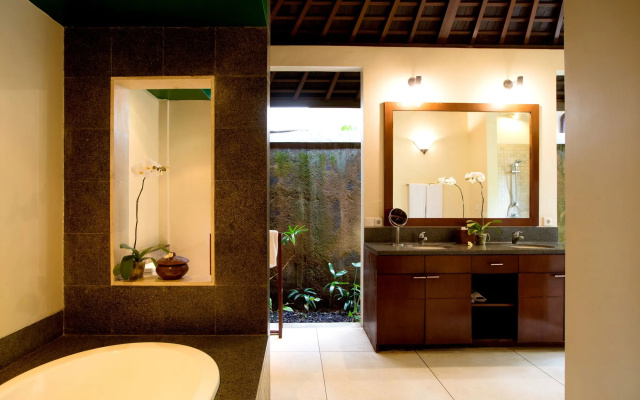 Grand Avenue Bali
