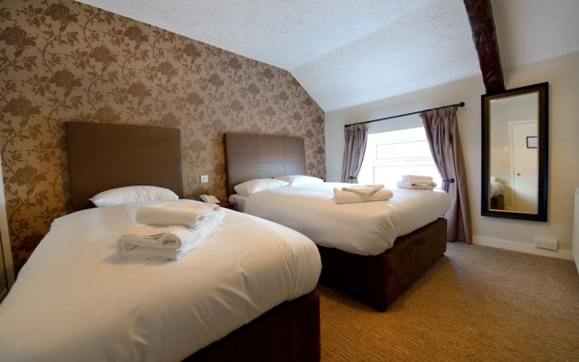 Savoy Country Inn