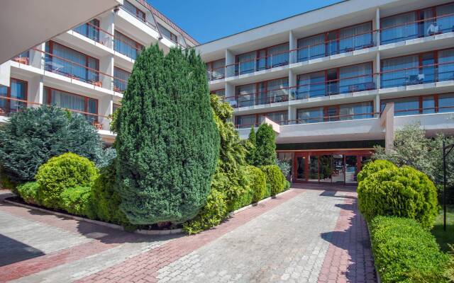 Отель Mercury Hotel - Все включено Болгария, Солнечный берег - отзывы, цены и фото номеров - забронировать отель Mercury Hotel - Все включено онлайн вид на фасад