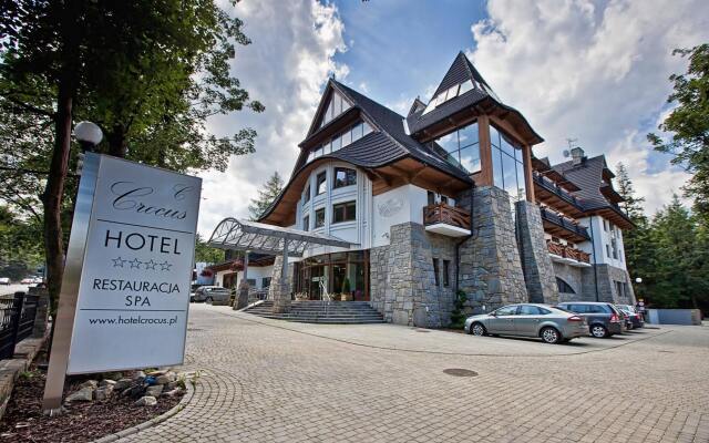 Hotel Crocus вид на фасад