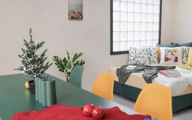 Hongik Univ. Station Romantic Rooftop House