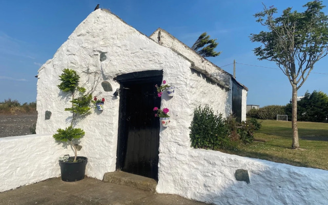 Charming 2 Bed House Near Rhoscolyn,discounts FOR