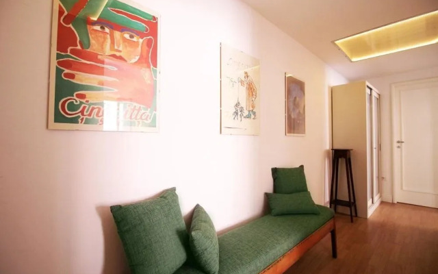 Spacious Apt Steps away from the Vatican
