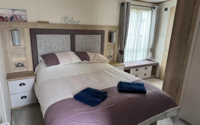 Luxury 2 Bedroom van Pets go Free