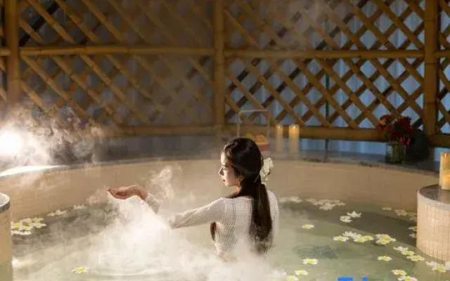 Anji Zhangyuan Fujun · Family-friendly Stream Pool Resort