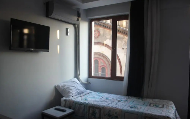 Alf Hotel