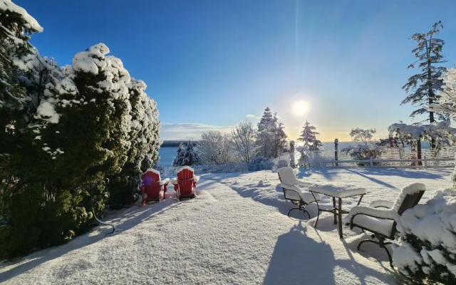Stunning Ocean Mountain View 3 BR Suite
