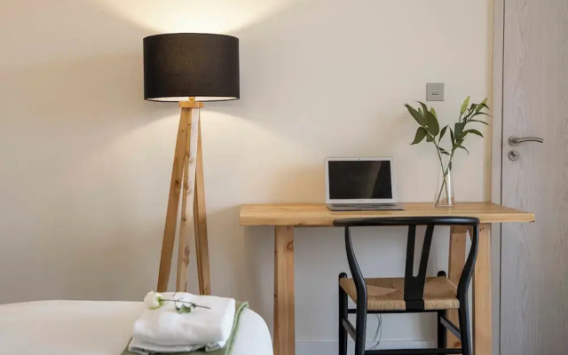 Capital Emerald Line 1 bed  by YourHost