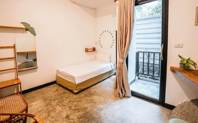 The Dearly Koh Tao Hostel