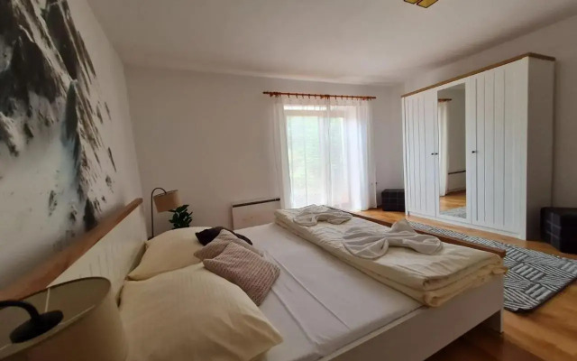 Pension/Apartments Kúria na Táloch