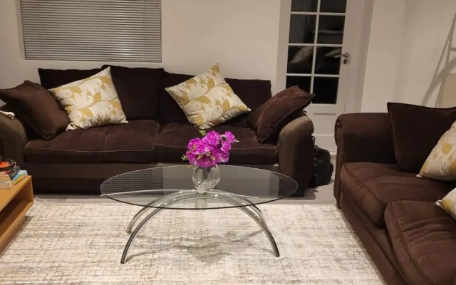 Inviting, Relaxing, 2-bed House-hampstead-london