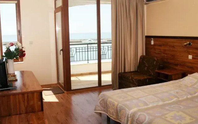 Iris Hotel