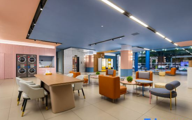 Homeinn Aifeel Hotel (Haikou High - speed Railway East Station Wuyue Plaza)