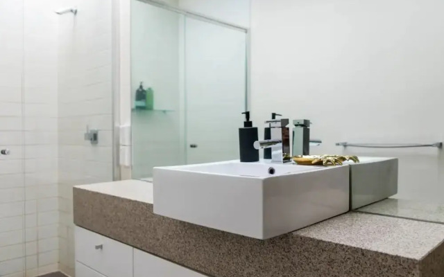 Trendy 2 Bedroom Townhouse In Melbournes Richmond