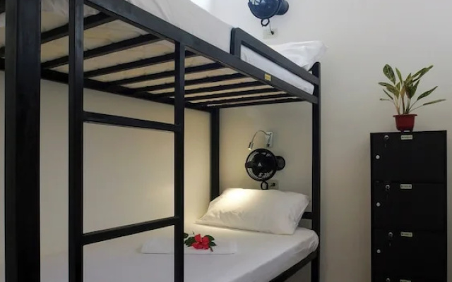 Sip Sunset Hostel and Lounge