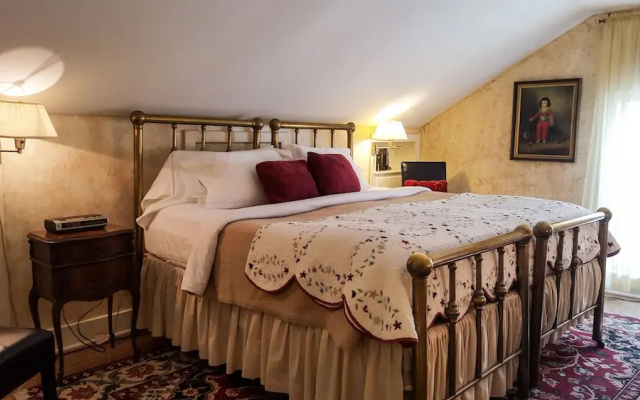The White House Inn