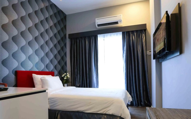 Cenang Plaza Beach Hotel