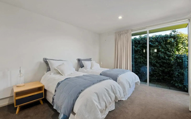 Kings View - Wanaka Holiday Home