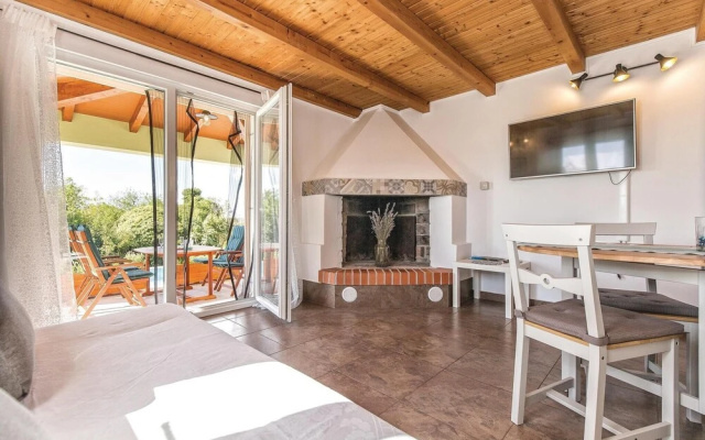 Amazing Home in Koromacno With Wifi and 2 Bedrooms