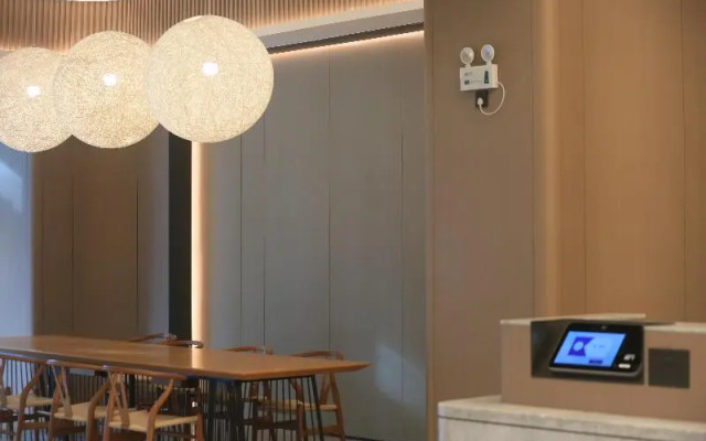 Ji Hotel Shenzhen Baoan Pingzhou Subway Station