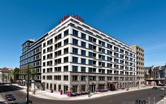 Отель Adina Apartment Hotel Berlin Hackescher Markt Германия, Берлин - 2 отзыва об отеле, цены и фото номеров - забронировать отель Adina Apartment Hotel Berlin Hackescher Markt онлайн вид на фасад