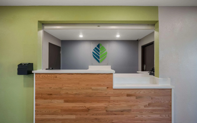 Woodspring Suites Milwaukee - Menomonee Falls