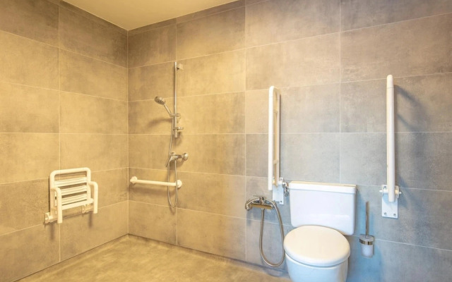 Spacious Doucy Stay With Mountain Views