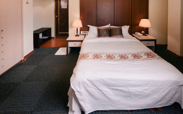 Waugh Den Hotel