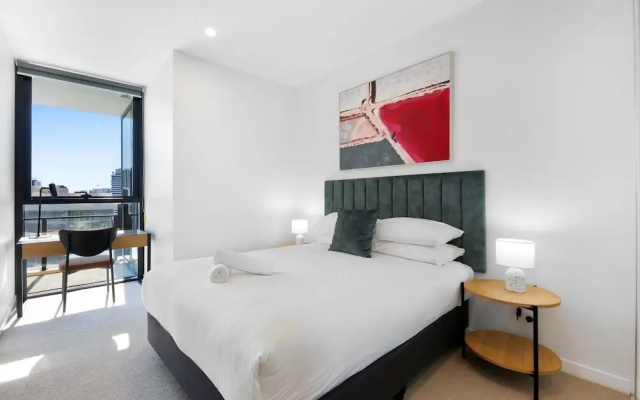 Elegant 2-bed Broadbeach Hotel With Ocean View