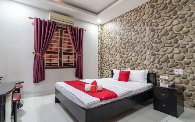 RedDoorz @ Phan Huy Ich Street